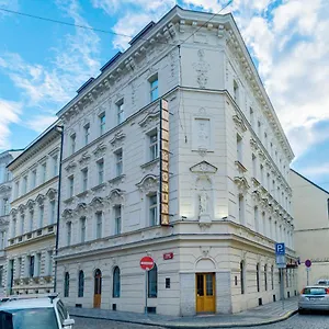 Szálloda Koruna, Prága