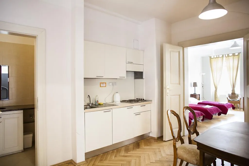 ***  Little Town Budget Hotel Prága Csehország