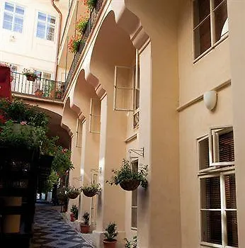 Little Town Budget Hotel Prága 3*,