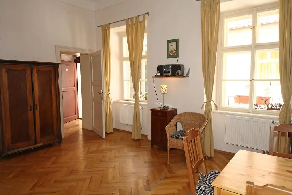 Little Town Budget Hotel Prága