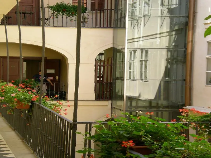 Little Town Budget Hotel Prága