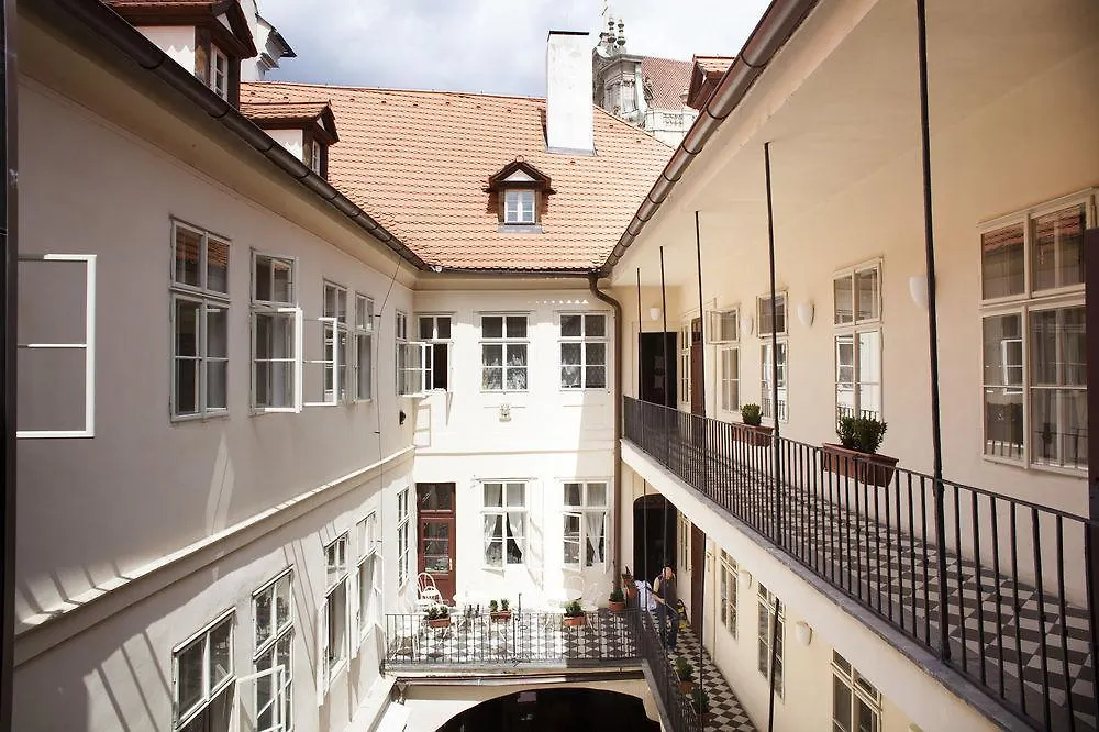 Little Town Budget Hotel Prága