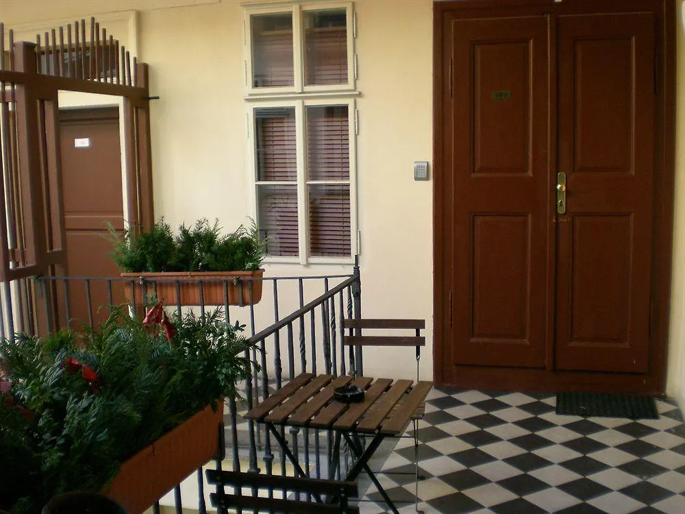 Little Town Budget Hotel Prága