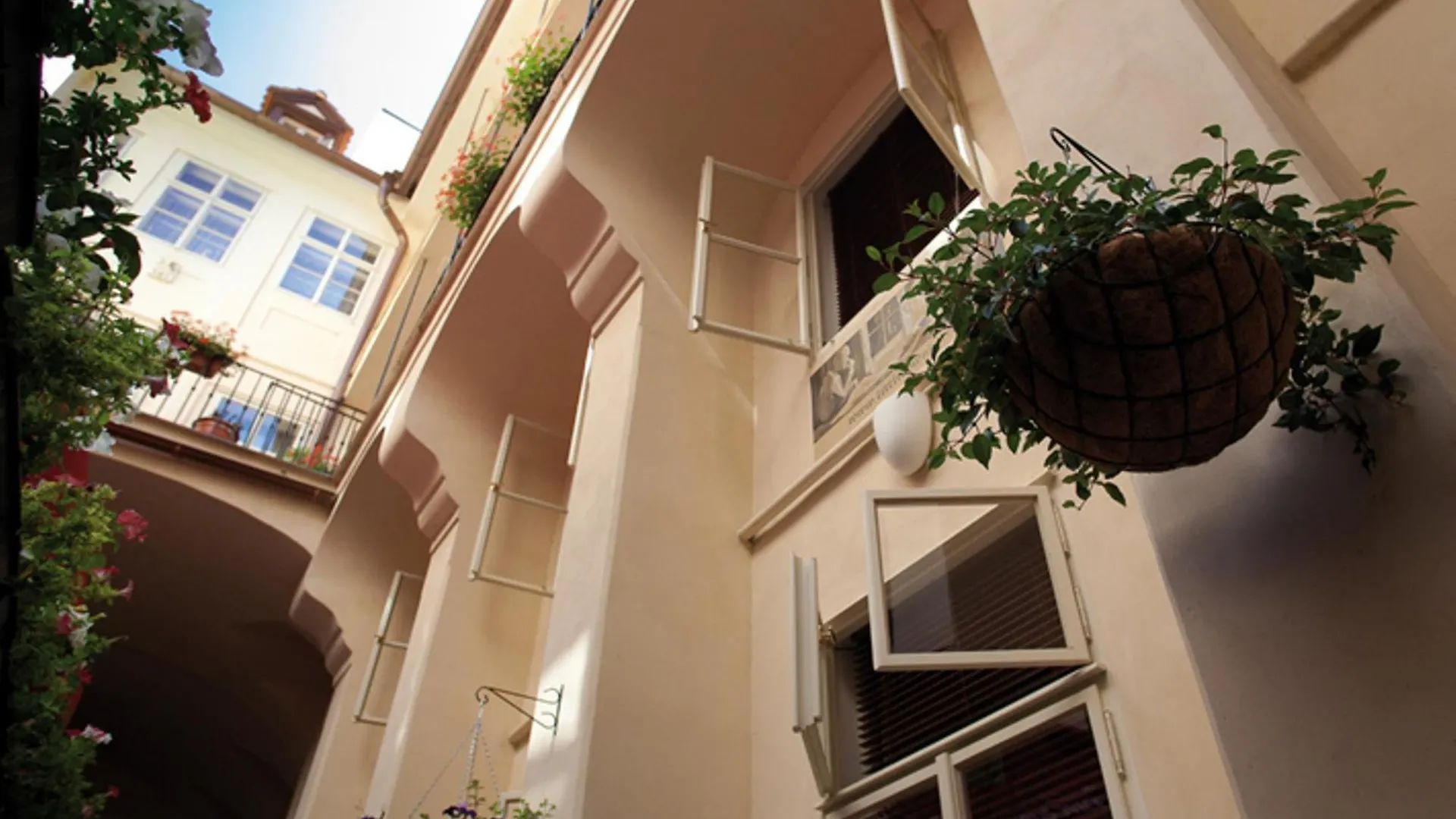 Little Town Budget Hotel Prága