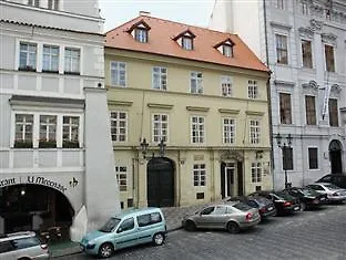 Little Town Budget Hotel Prága