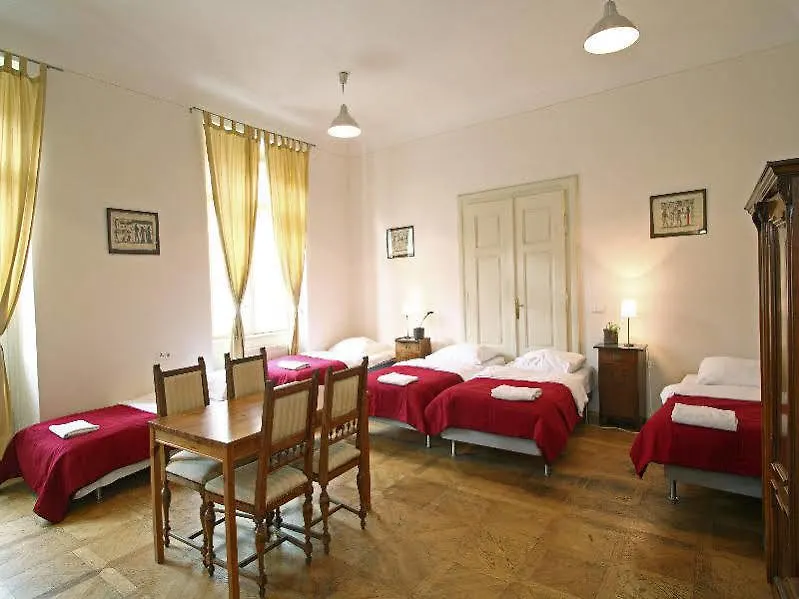 Little Town Budget Hotel Prága