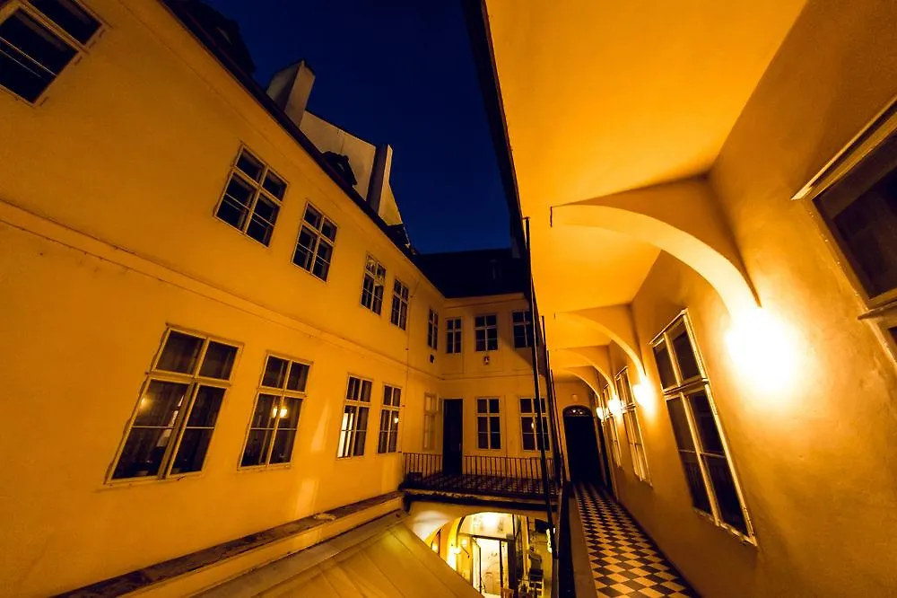 Little Town Budget Hotel Prága