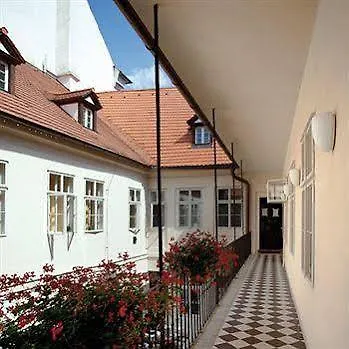 Little Town Budget Hotel Prága