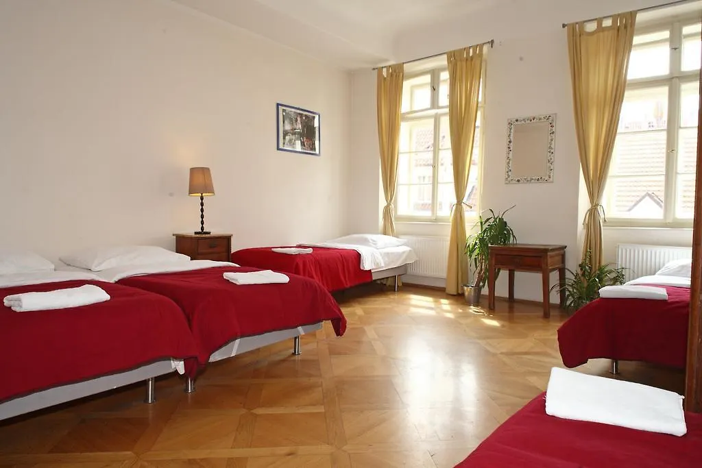 Little Town Budget Hotel Prága