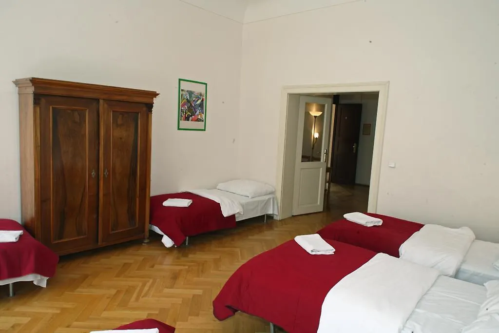 Little Town Budget Hotel Prága