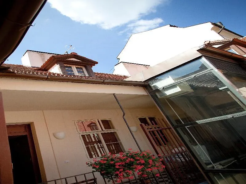 Little Town Budget Hotel Prága 3*,