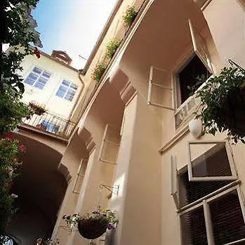 Little Town Budget Hotel Prága 3*,